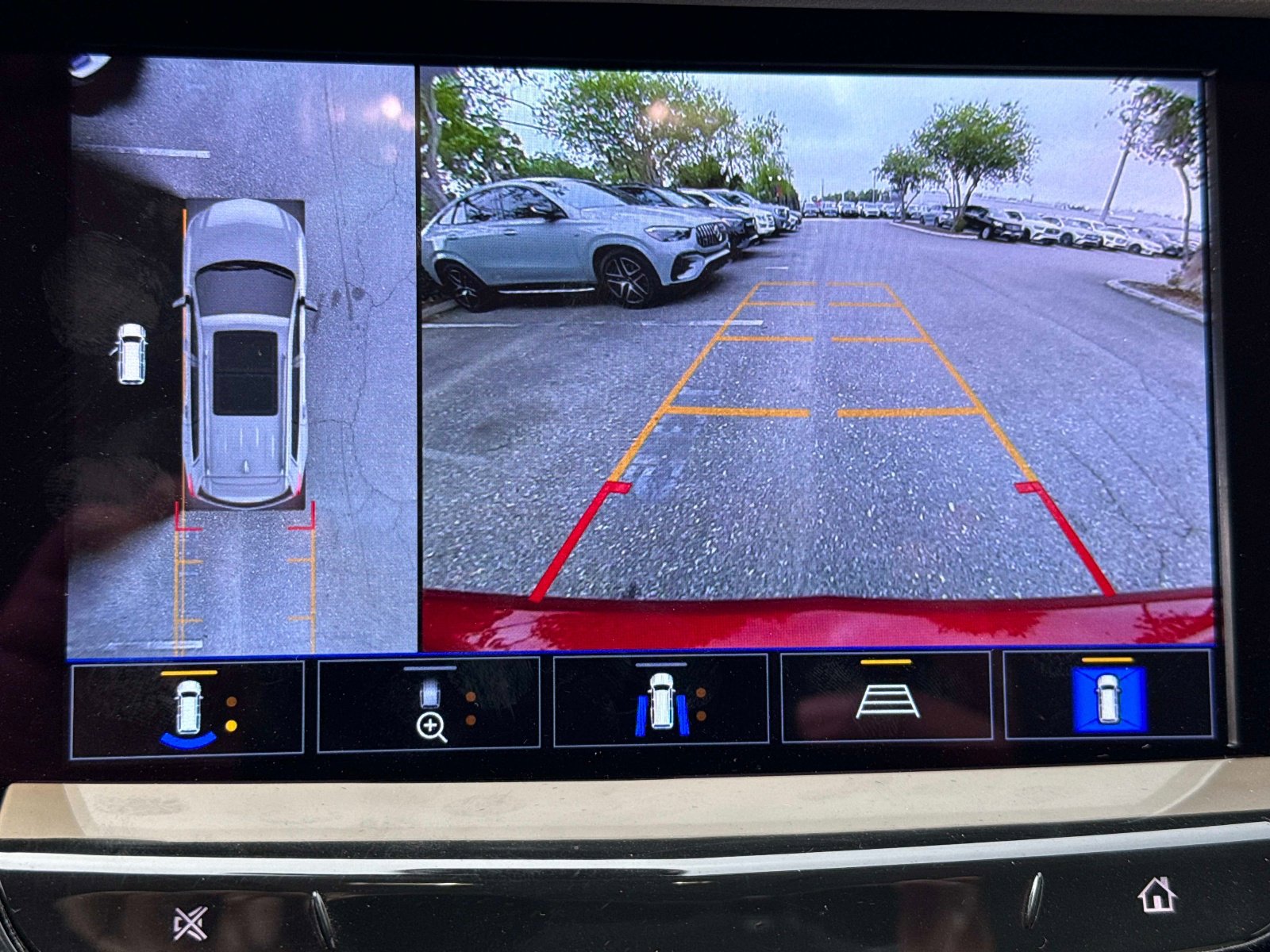 Used 2024 Cadillac XT6 Premium Luxury w/ Technology Package image 26