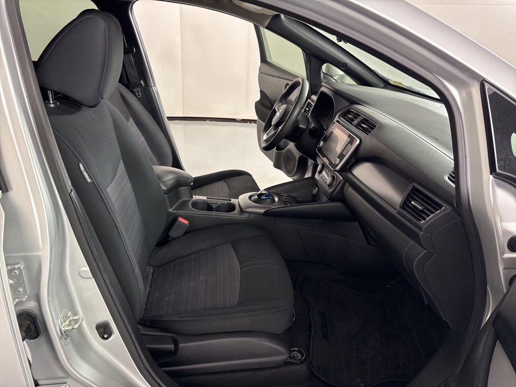 Used 2022 Nissan Leaf S image 33
