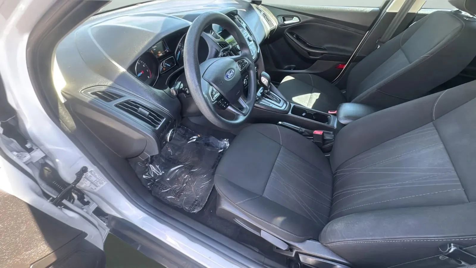 Used 2018 Ford Focus SE FWD image 28