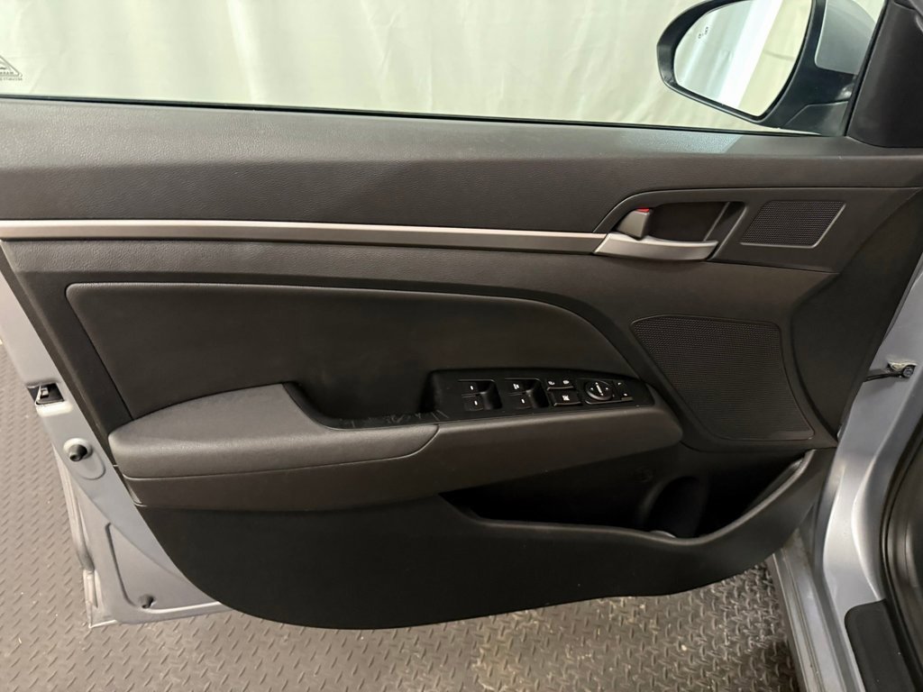 Used 2017 Hyundai Elantra Limited image 21