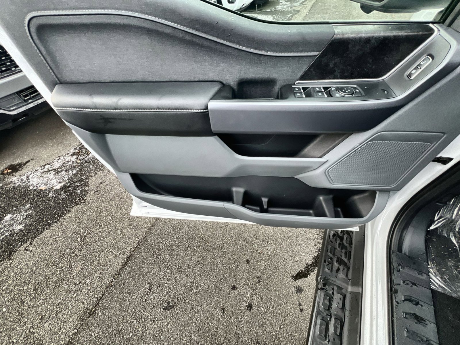 New 2025 Ford F150 Lightning XLT image 15