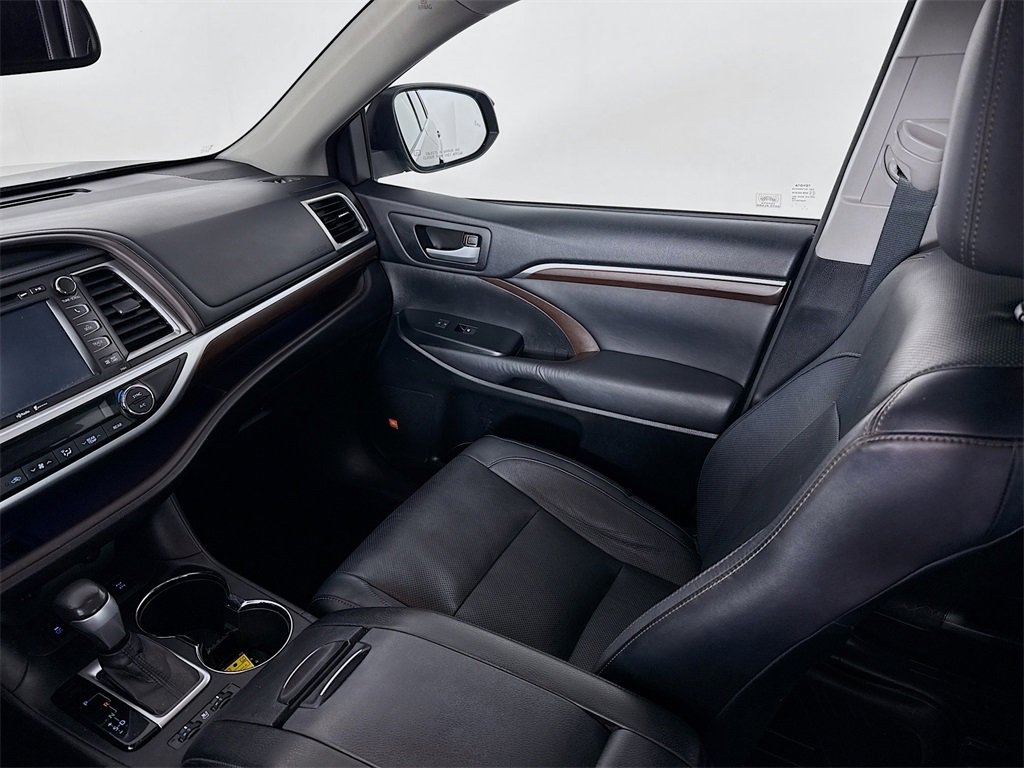 Used 2015 Toyota Highlander Limited image 24