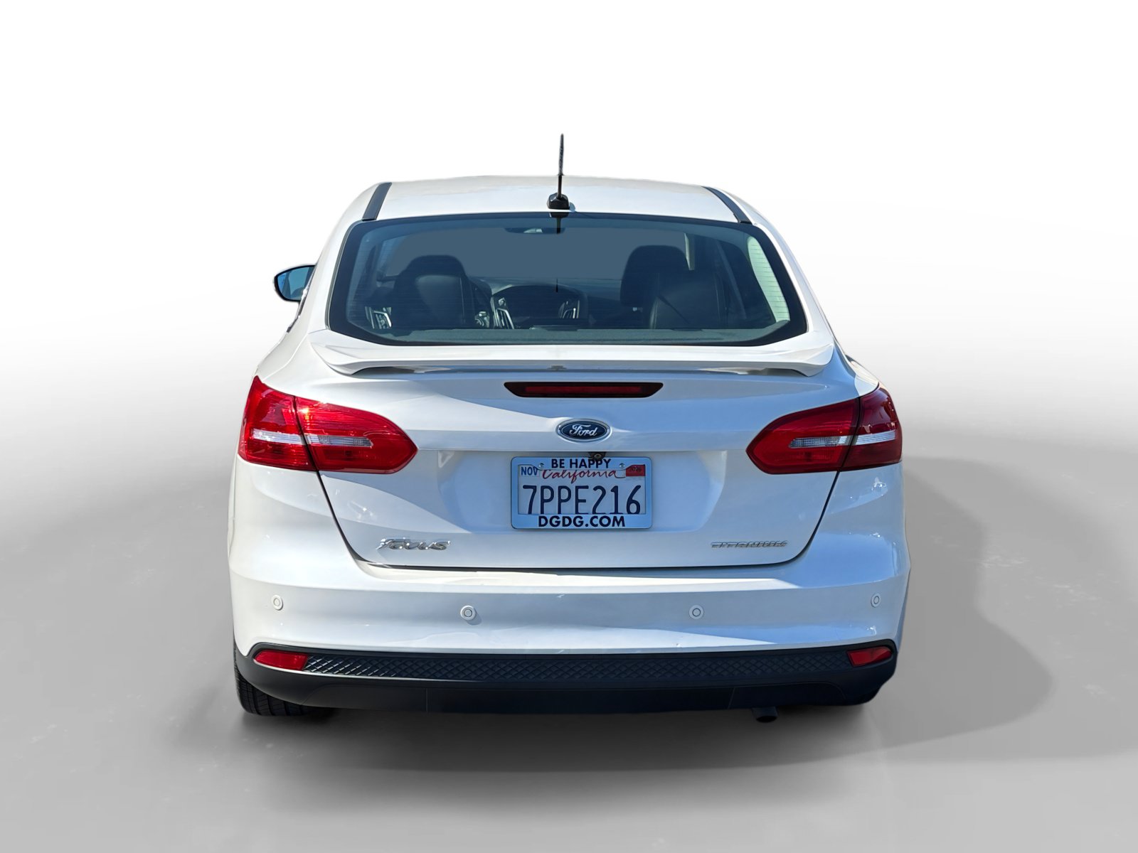 Used 2015 Ford Focus Titanium w/ Titanium Technology Package FWD image 4