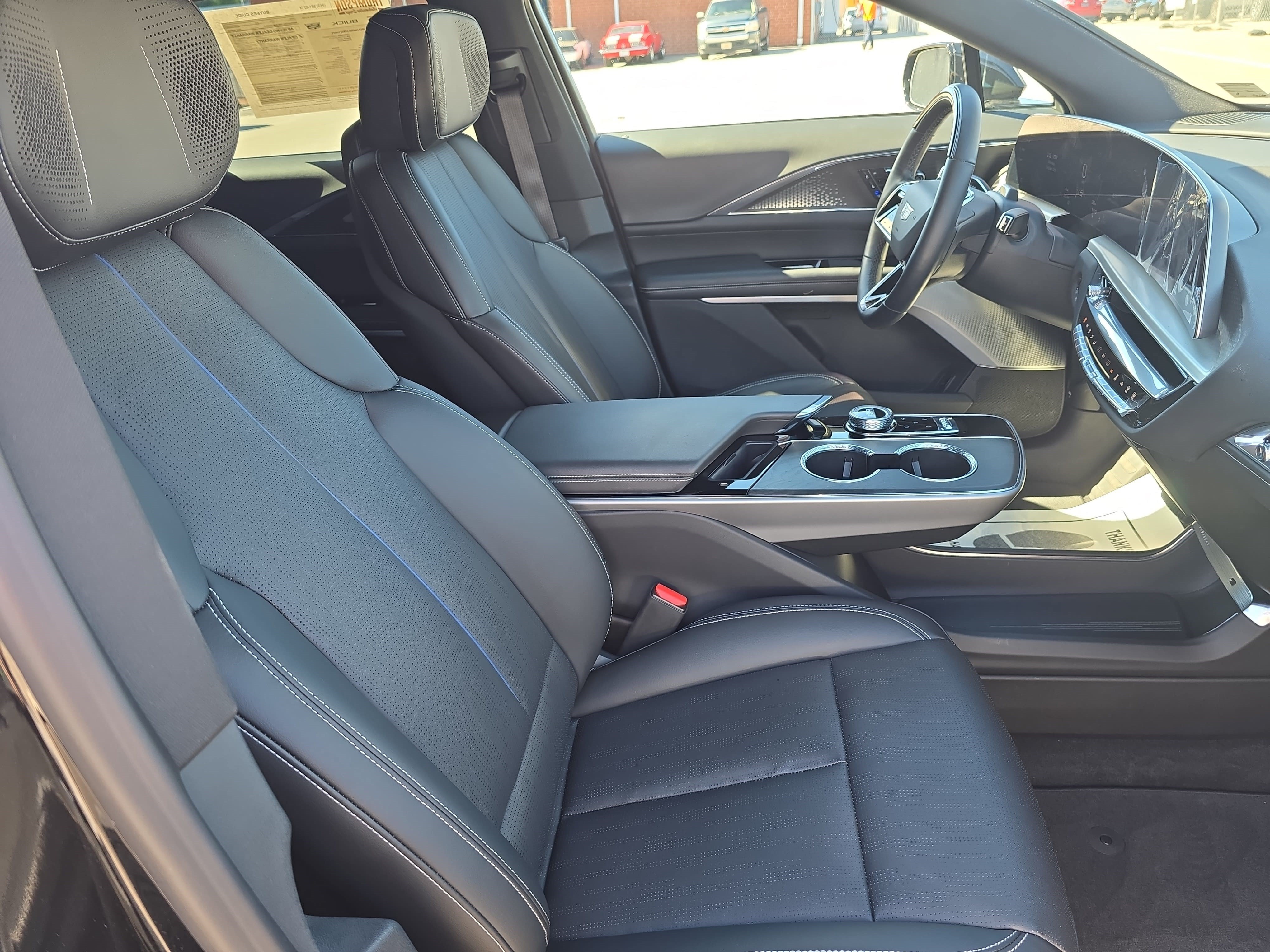 Used 2023 Cadillac Lyriq 2WD image 10