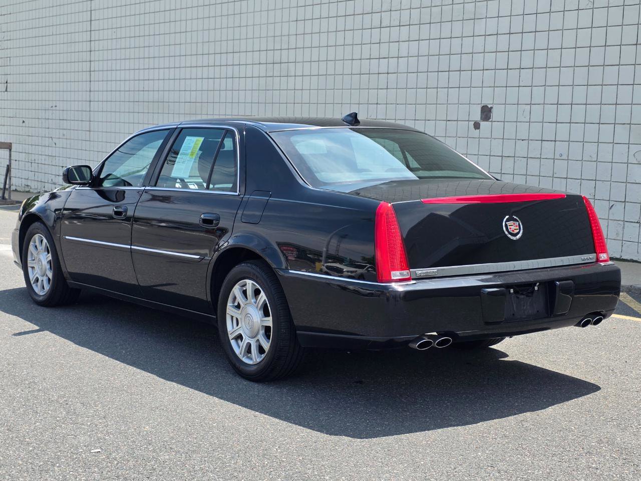 Used 2011 Cadillac DTS FWD image 5