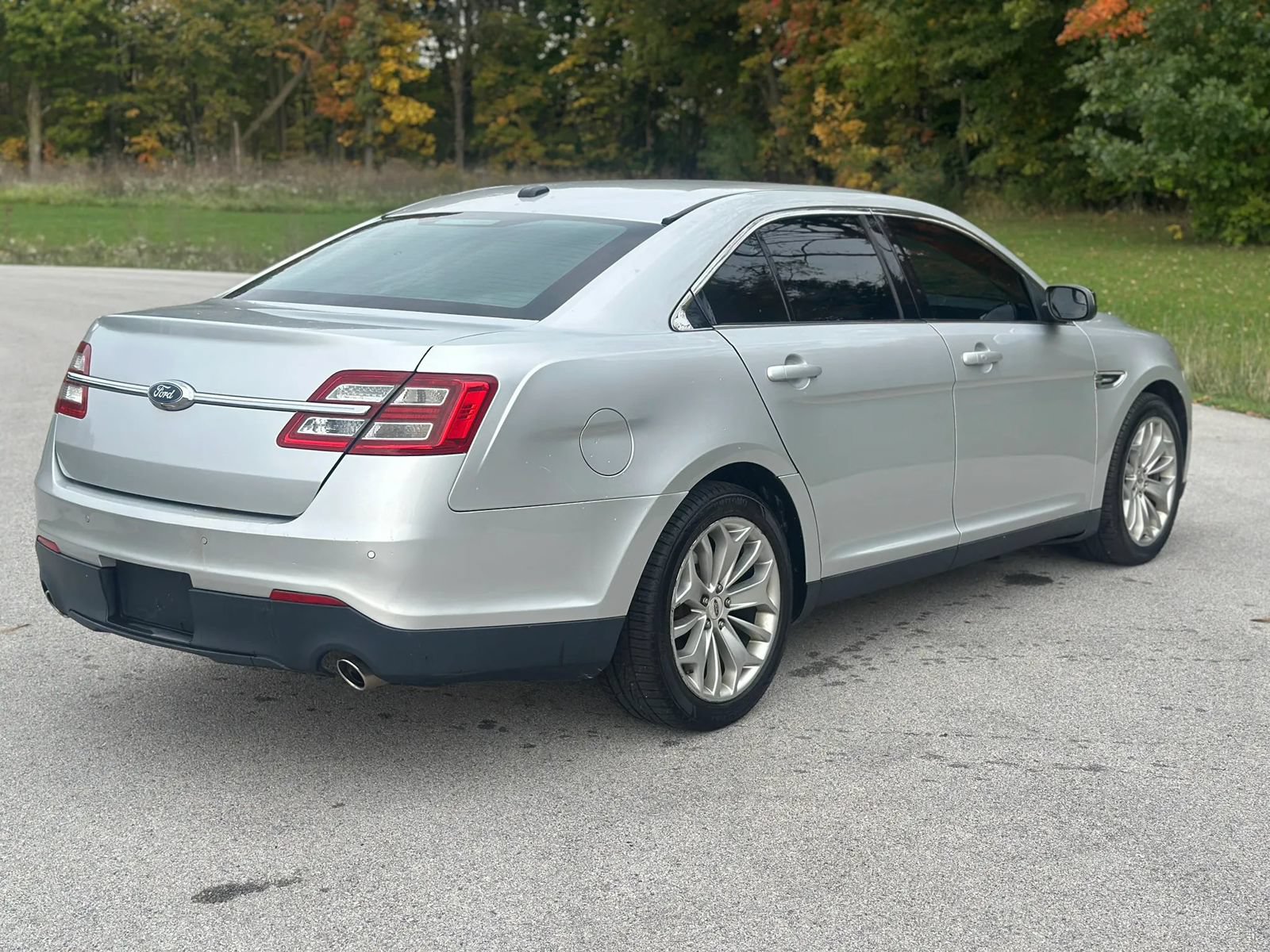 Used 2015 Ford Taurus Limited FWD image 5