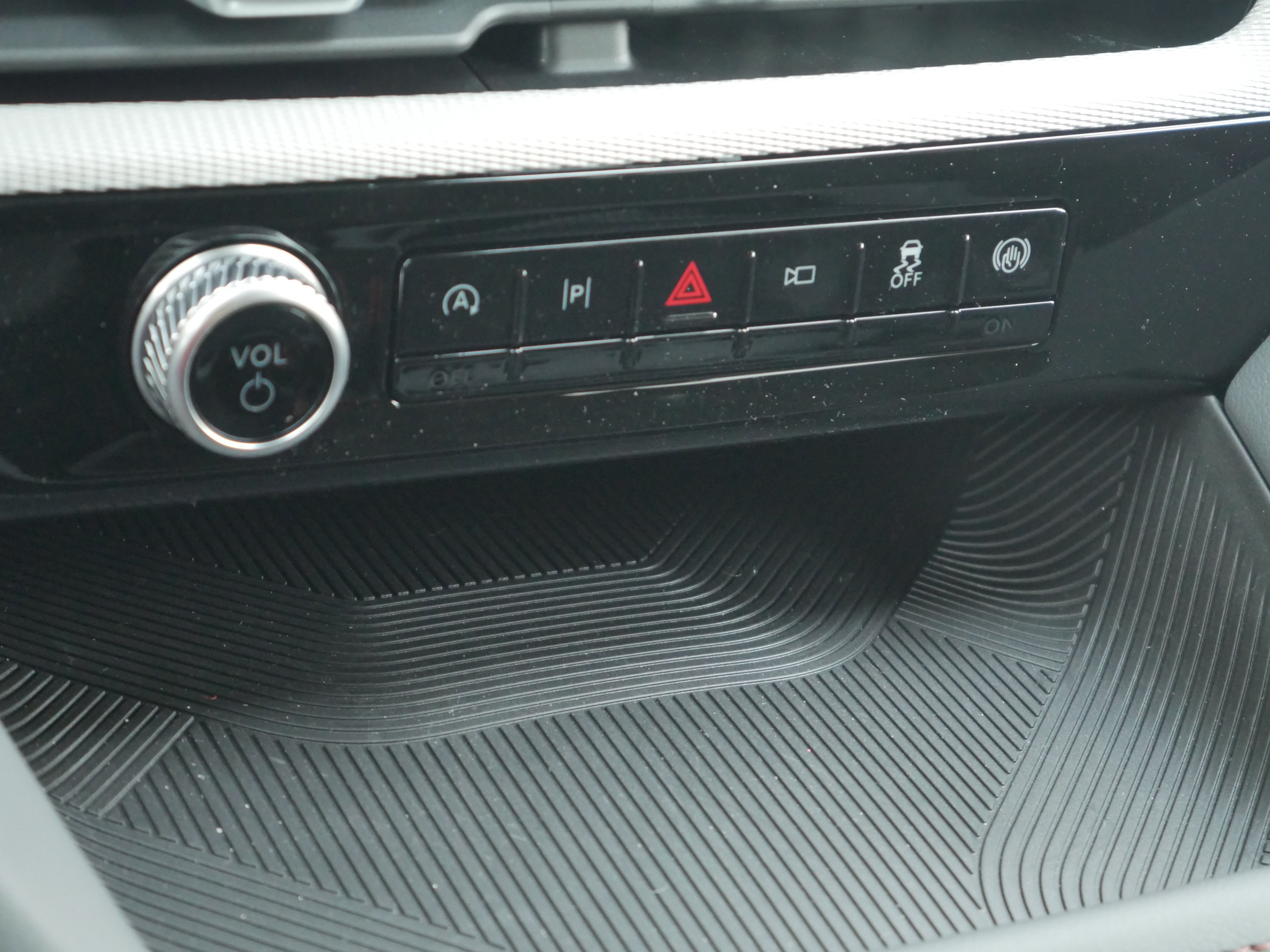 Used 2026 Ford Explorer Active AWD/4WD image 14