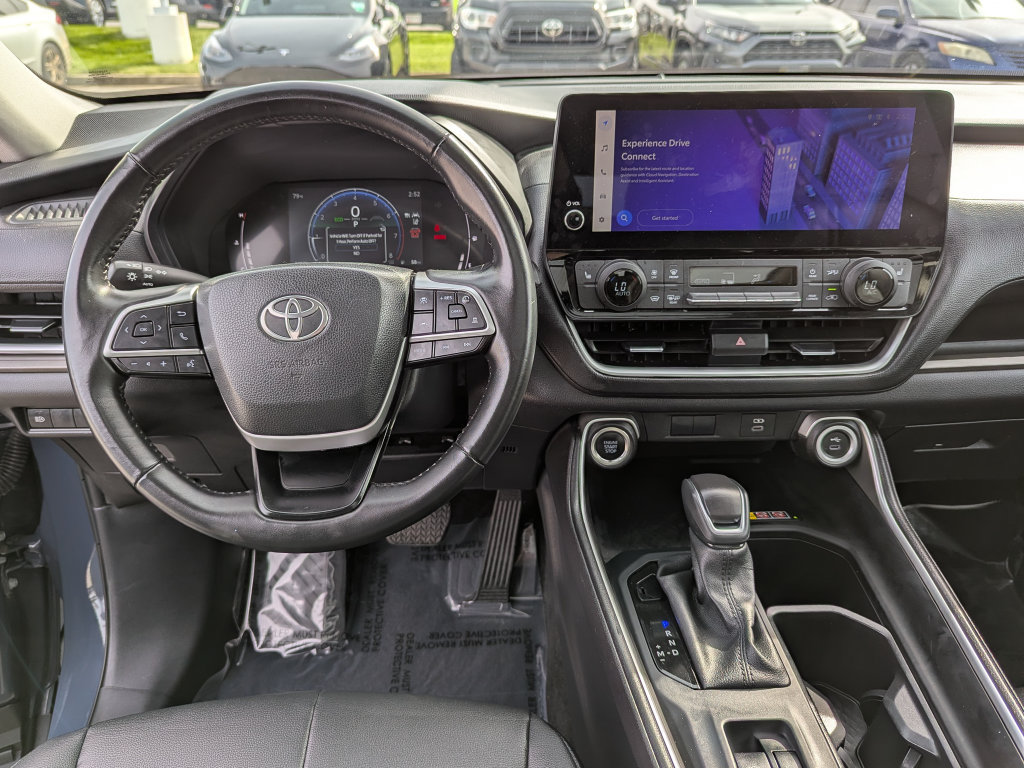 Used 2025 Toyota Grand Highlander AWD image 21