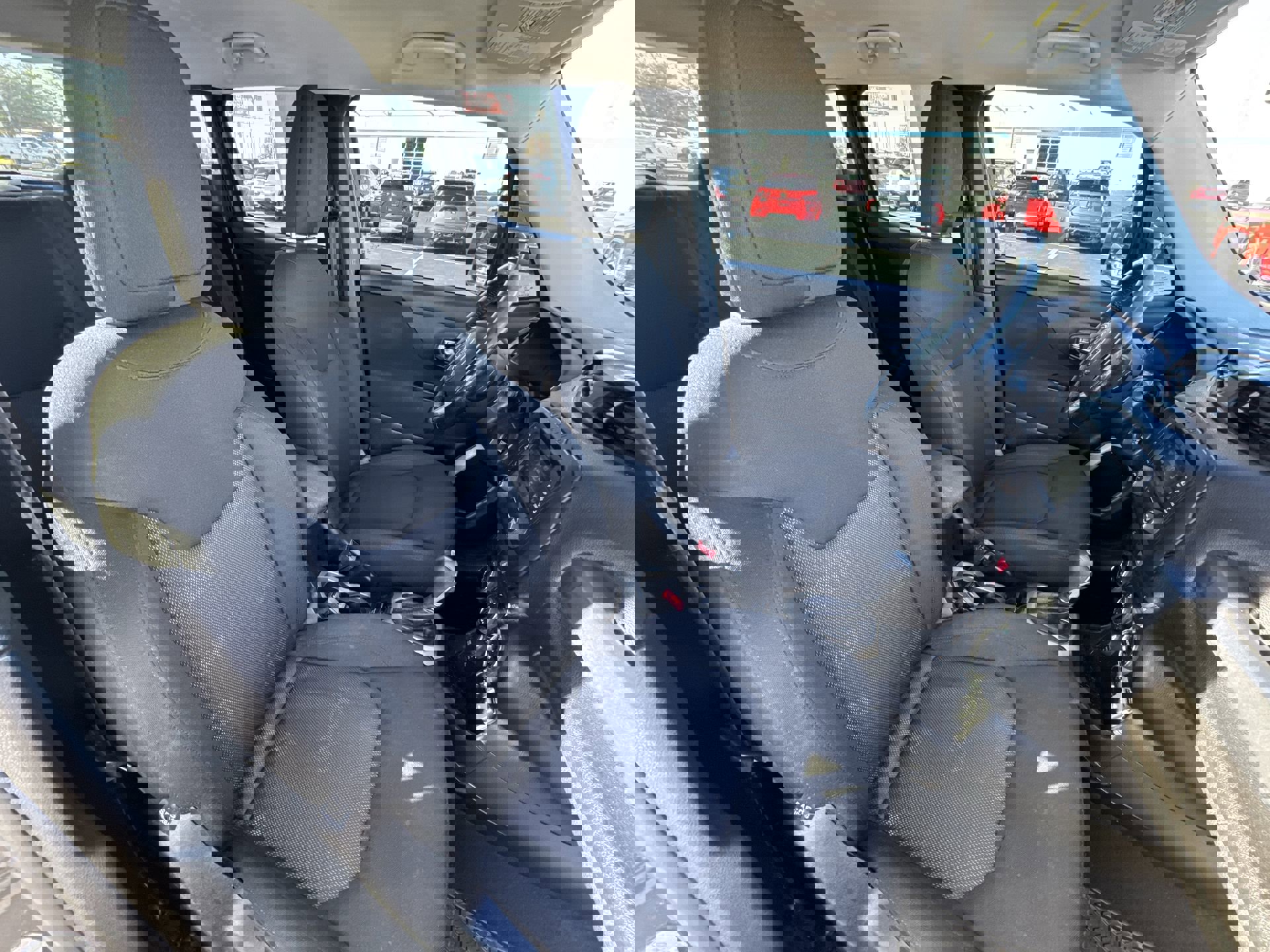 Used 2017 Jeep Renegade Latitude w/ Popular Equipment Group image 25