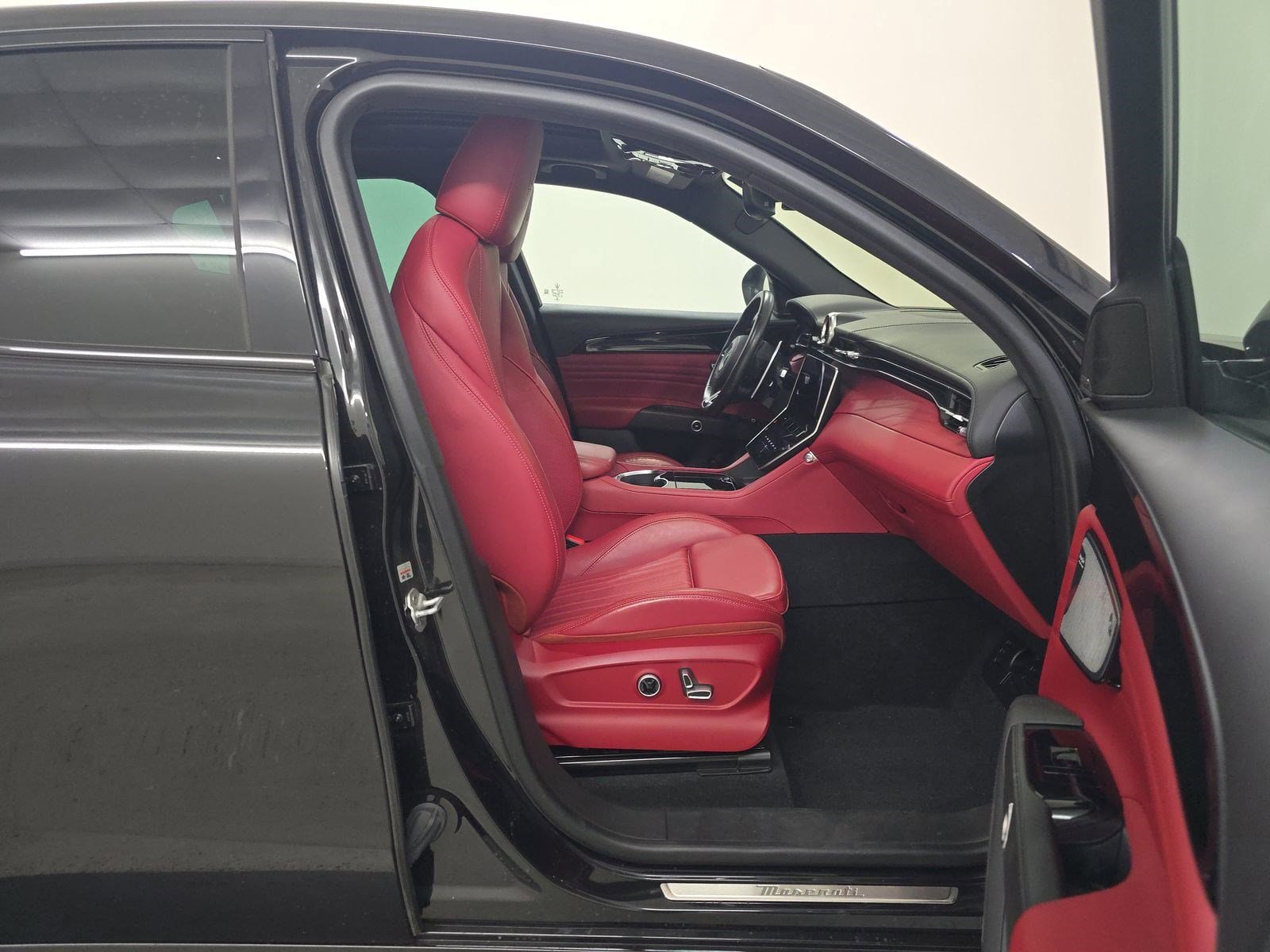 Used 2023 Maserati Grecale Modena AWD/4WD image 11