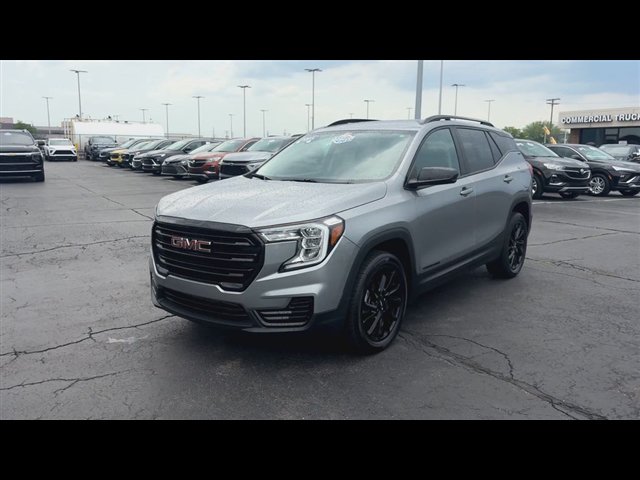 Certified 2023 GMC Terrain SLE w/ Driver Convenience Package AWD/4WD image 4