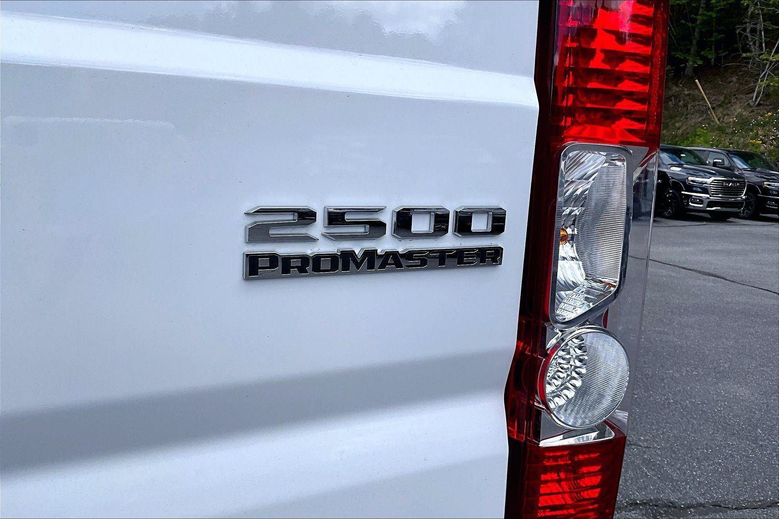 Used 2025 RAM ProMaster 2500 w/ Convenience Group FWD image 8