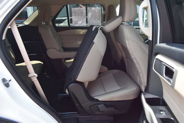 Used 2023 Ford Explorer XLT AWD/4WD image 39