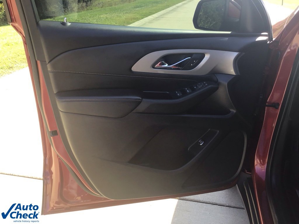 Used 2021 Chevrolet Traverse LT image 30