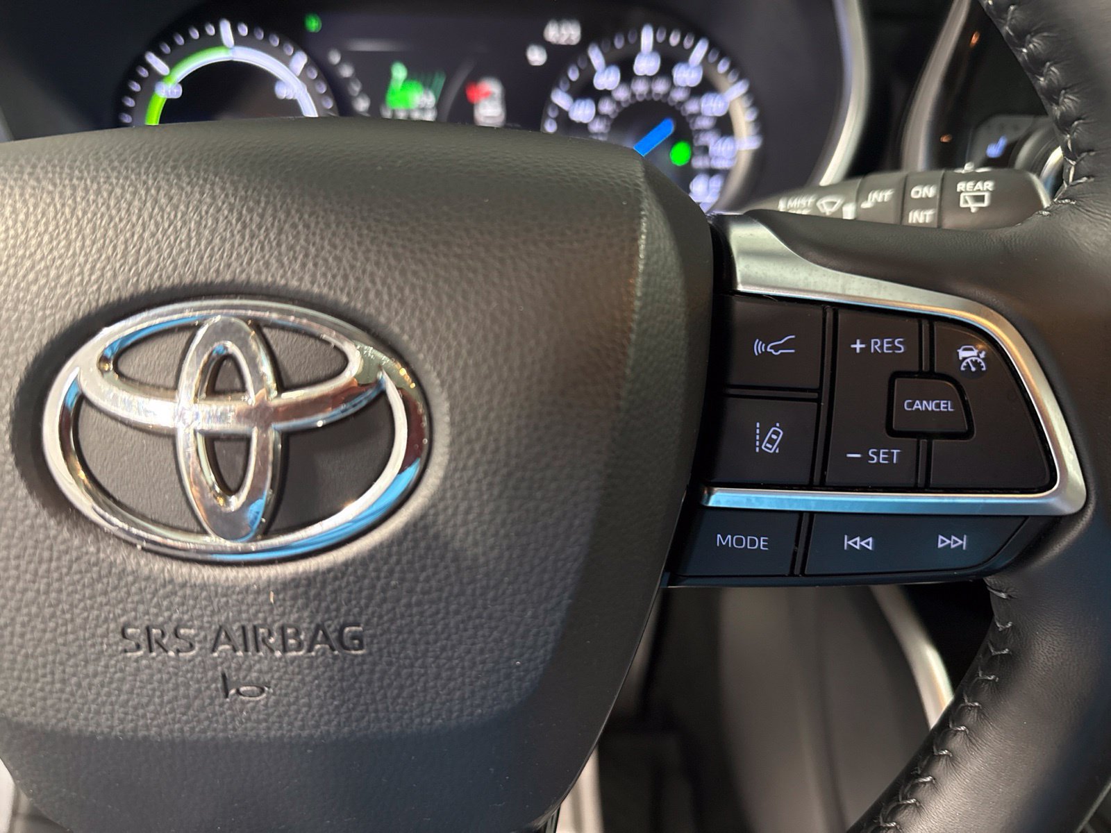Used 2020 Toyota Highlander XLE AWD/4WD image 44