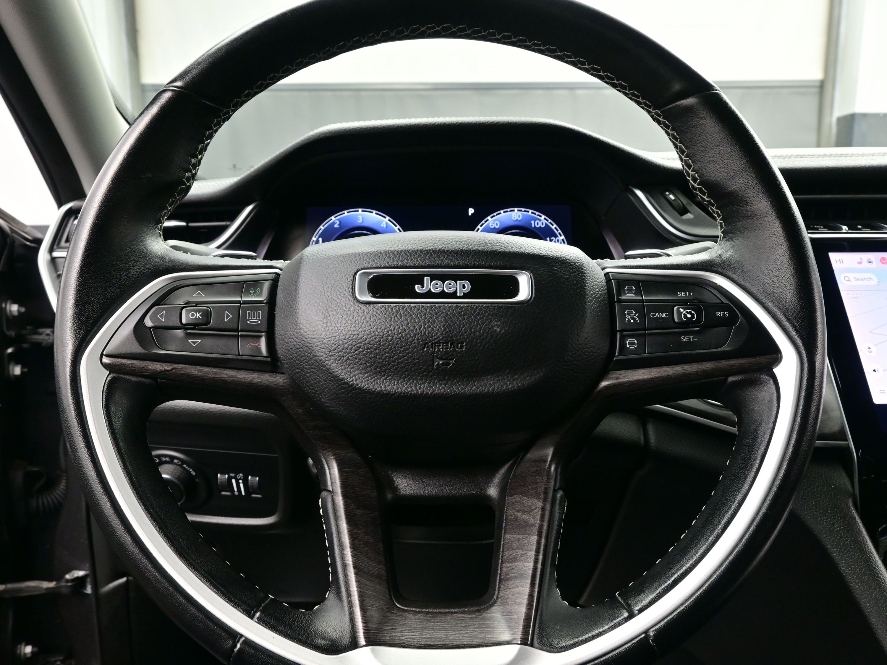 Used 2022 Jeep Grand Cherokee L Limited w/ Luxury Tech Group II image 22