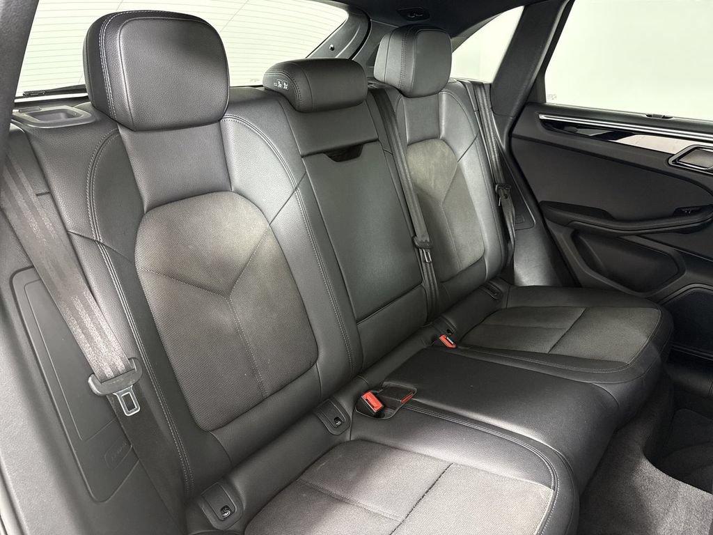 Certified 2022 Porsche Macan S AWD/4WD image 23