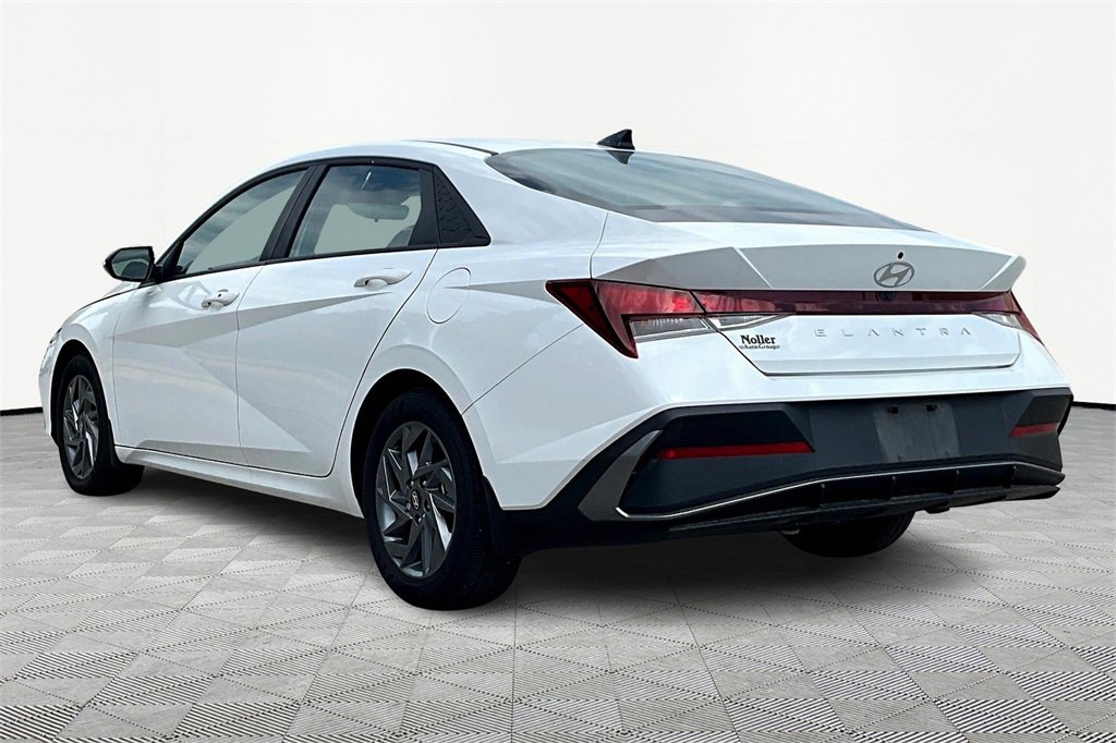 Used 2024 Hyundai Elantra SEL image 13