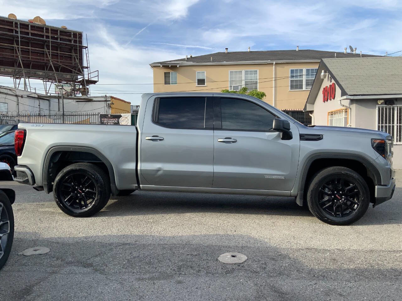 Used 2024 GMC Sierra 1500 Elevation AWD/4WD image 3