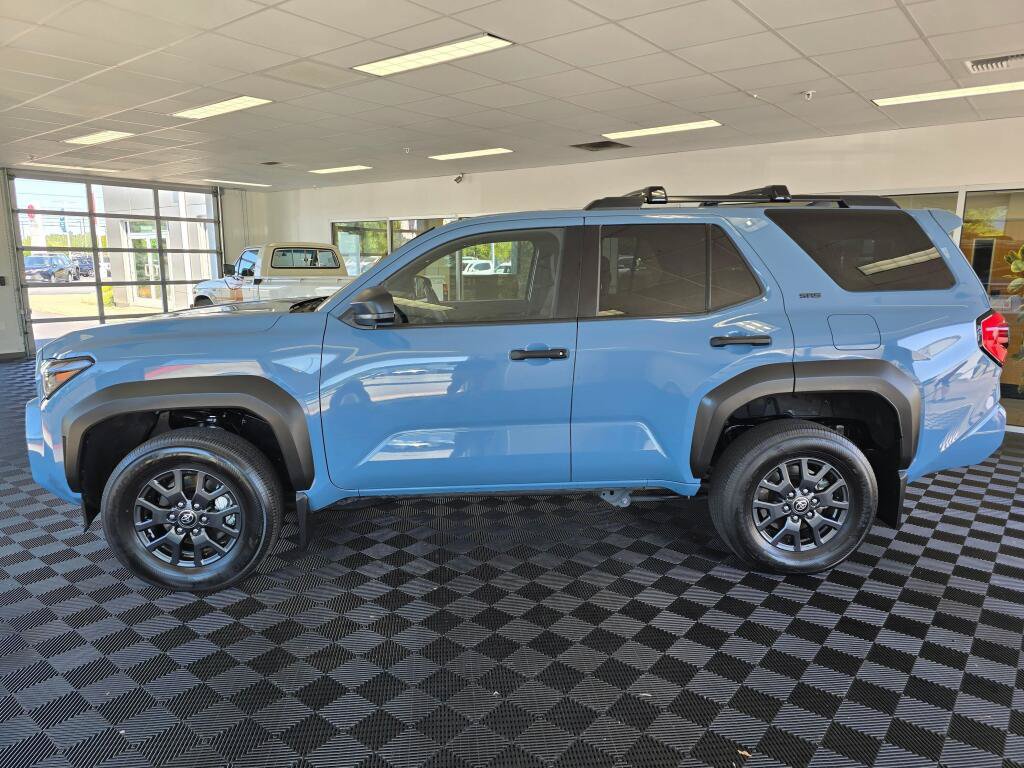 Certified 2025 Toyota 4Runner SR5 AWD/4WD image 6