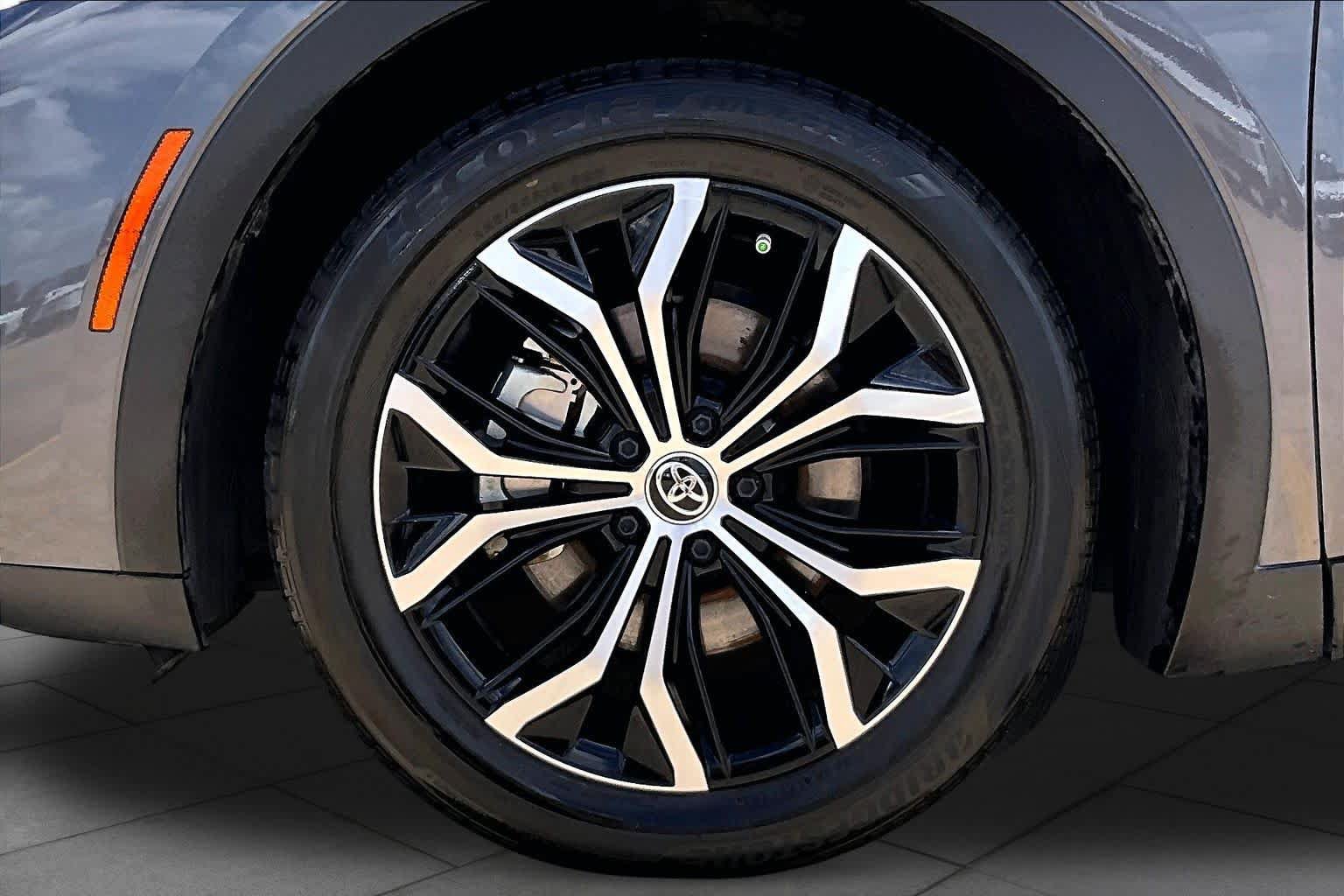 Used 2023 Toyota Crown AWD/4WD image 11