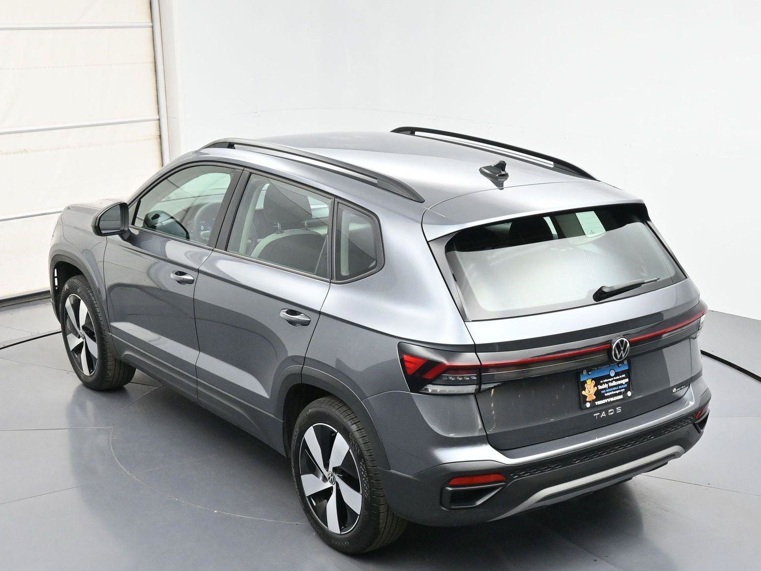 Certified 2025 Volkswagen Taos S AWD/4WD image 33