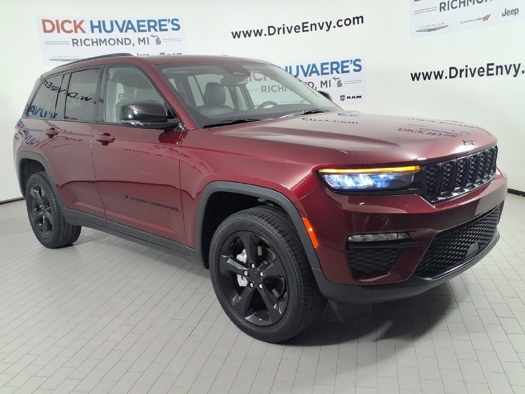 Used 2023 Jeep Grand Cherokee Limited w/ Black Appearance Package AWD/4WD image 3