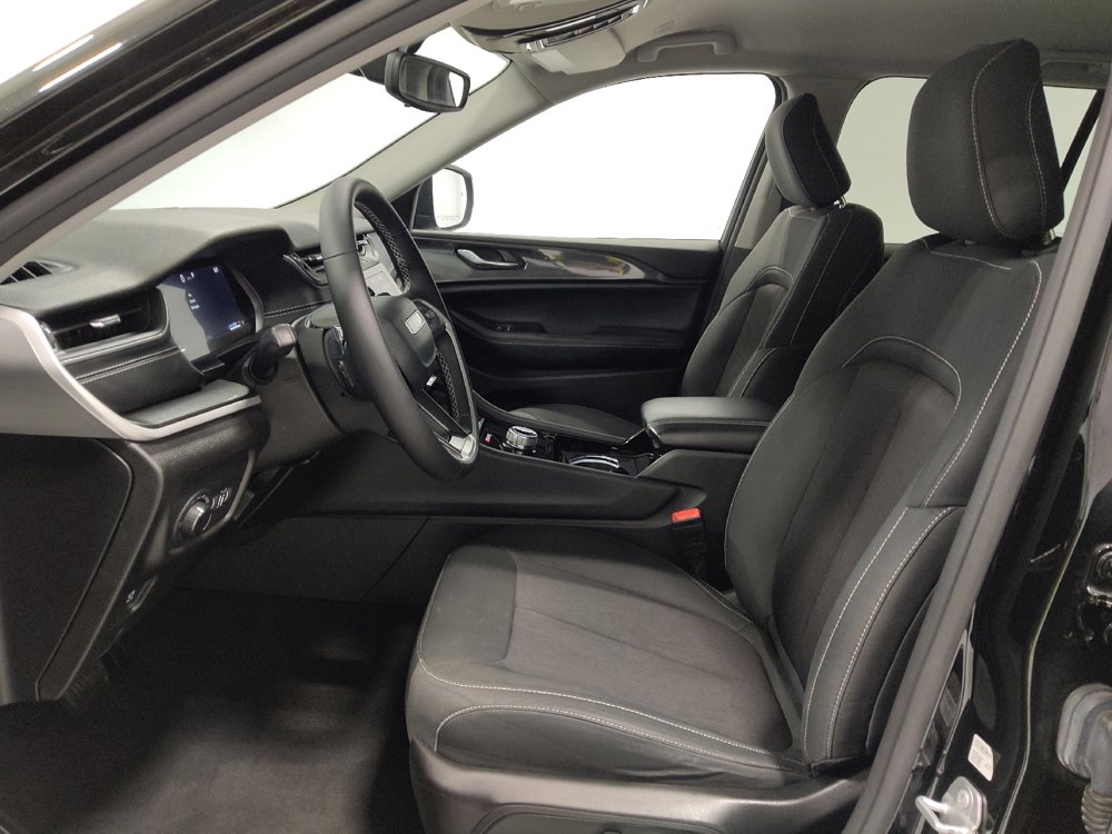 Used 2022 Jeep Grand Cherokee Laredo w/ Luxury Tech Group I image 17