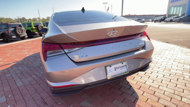 Used 2023 Hyundai Elantra Blue FWD image 8