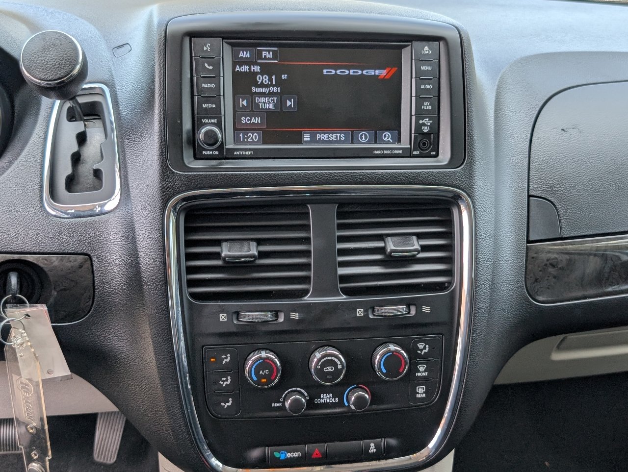 Used 2019 Dodge Grand Caravan SE FWD image 16