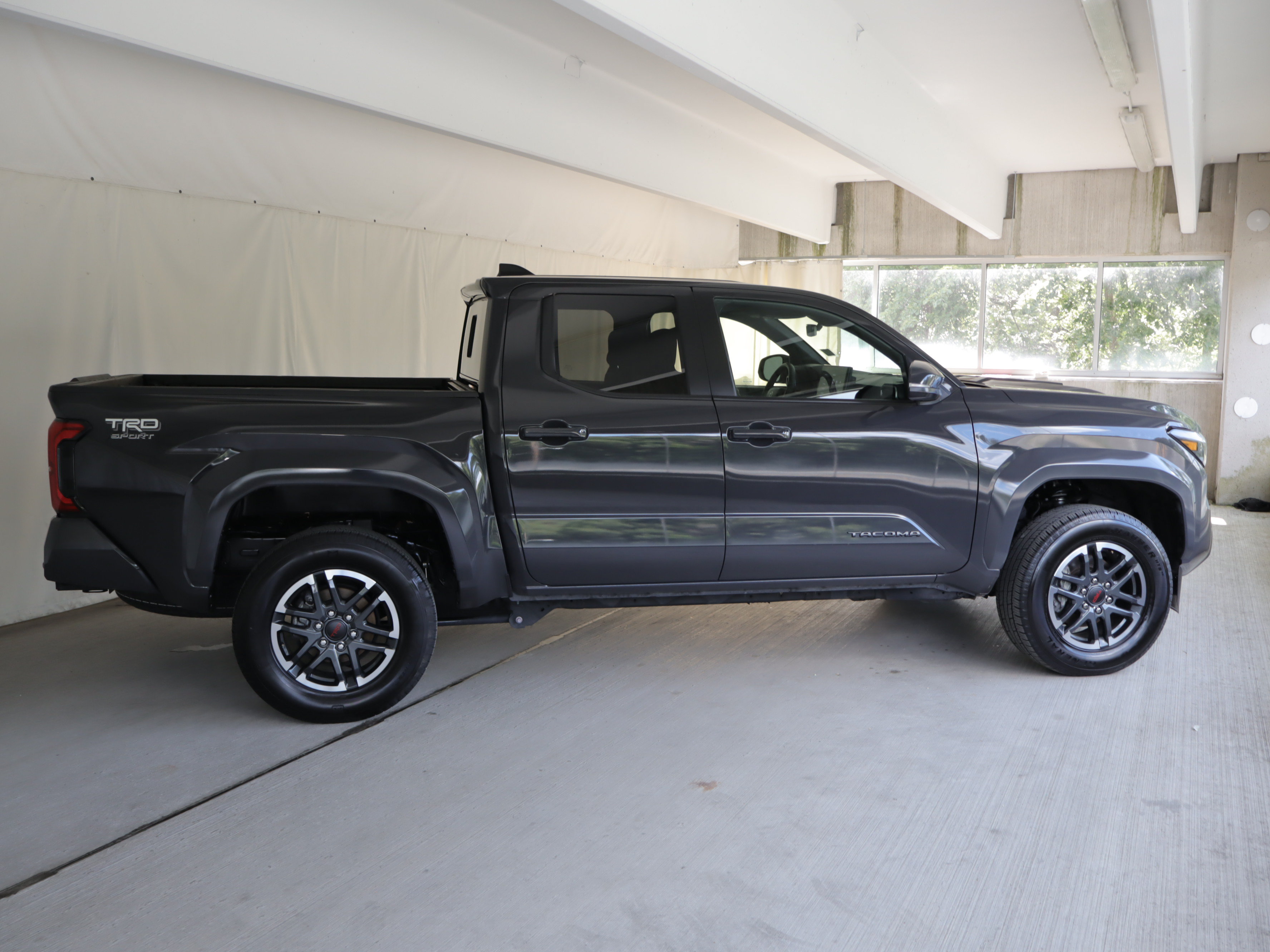 Used 2024 Toyota Tacoma TRD Sport w/ TRD Sport Upgrade Package AWD/4WD image 4