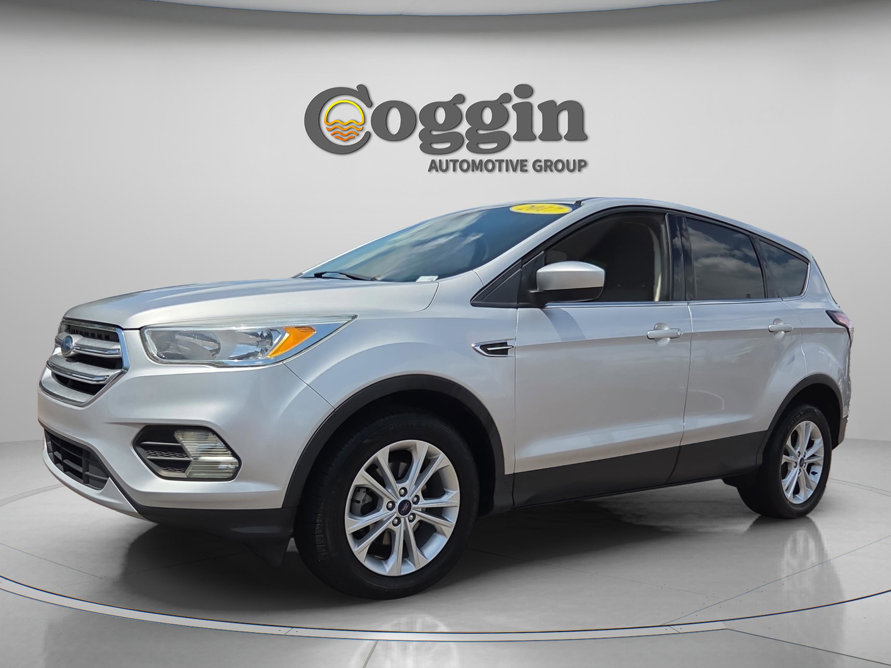 Used 2017 Ford Escape SE FWD image 1