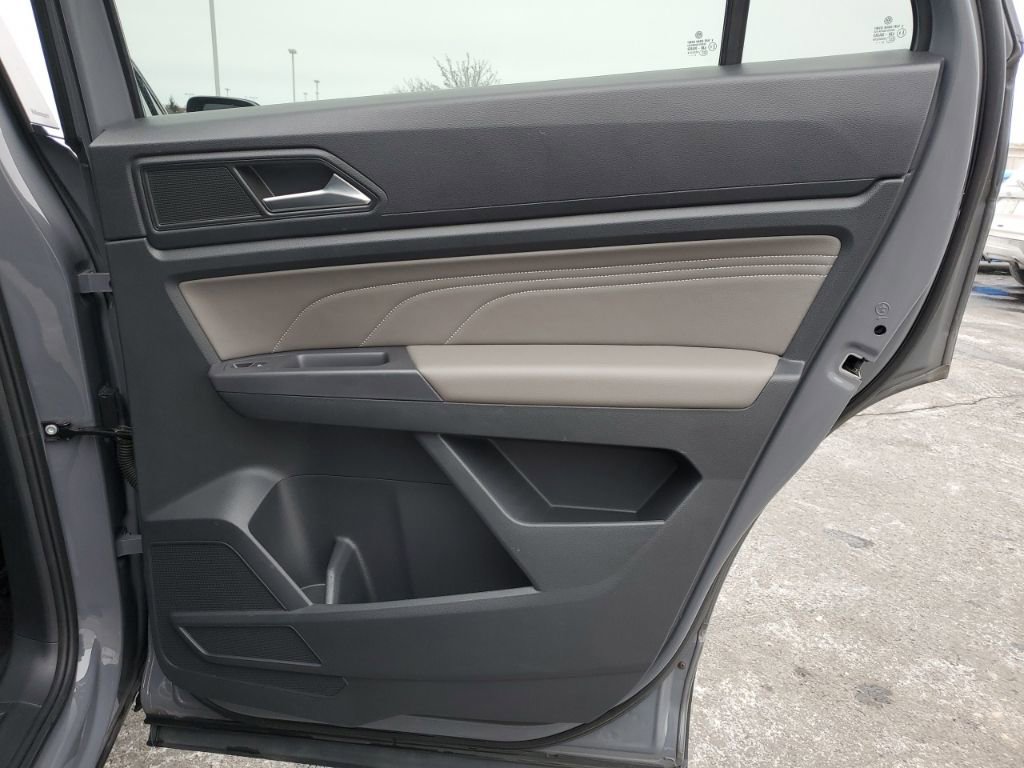 Used 2021 Volkswagen Atlas Cross Sport SE image 38