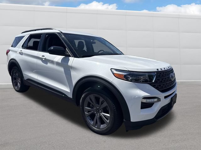 Used 2023 Ford Explorer XLT w/ Equipment Group 202A AWD/4WD image 13