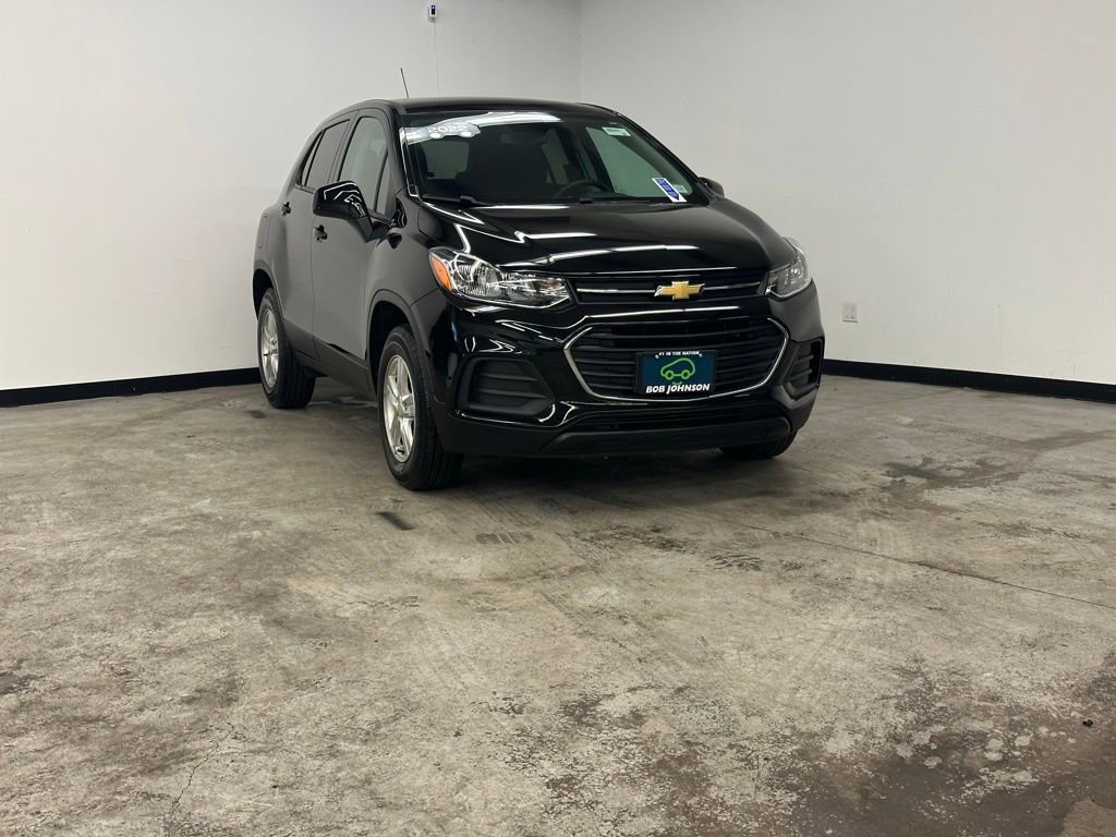 Certified 2022 Chevrolet Trax LS w/ Tint and Cruise Package image 3