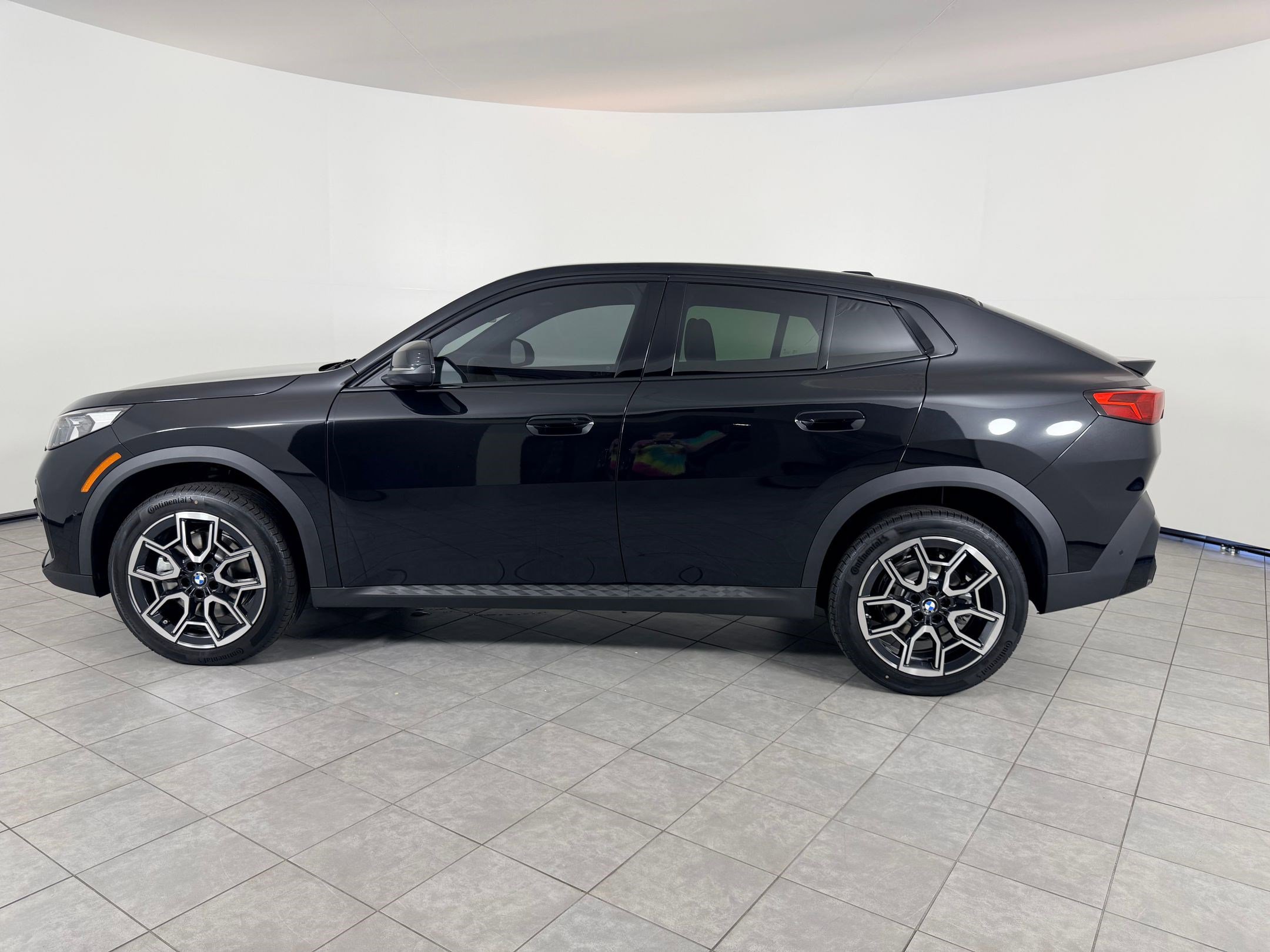 New 2026 BMW X2 xDrive28i w/ Convenience Package AWD/4WD image 2