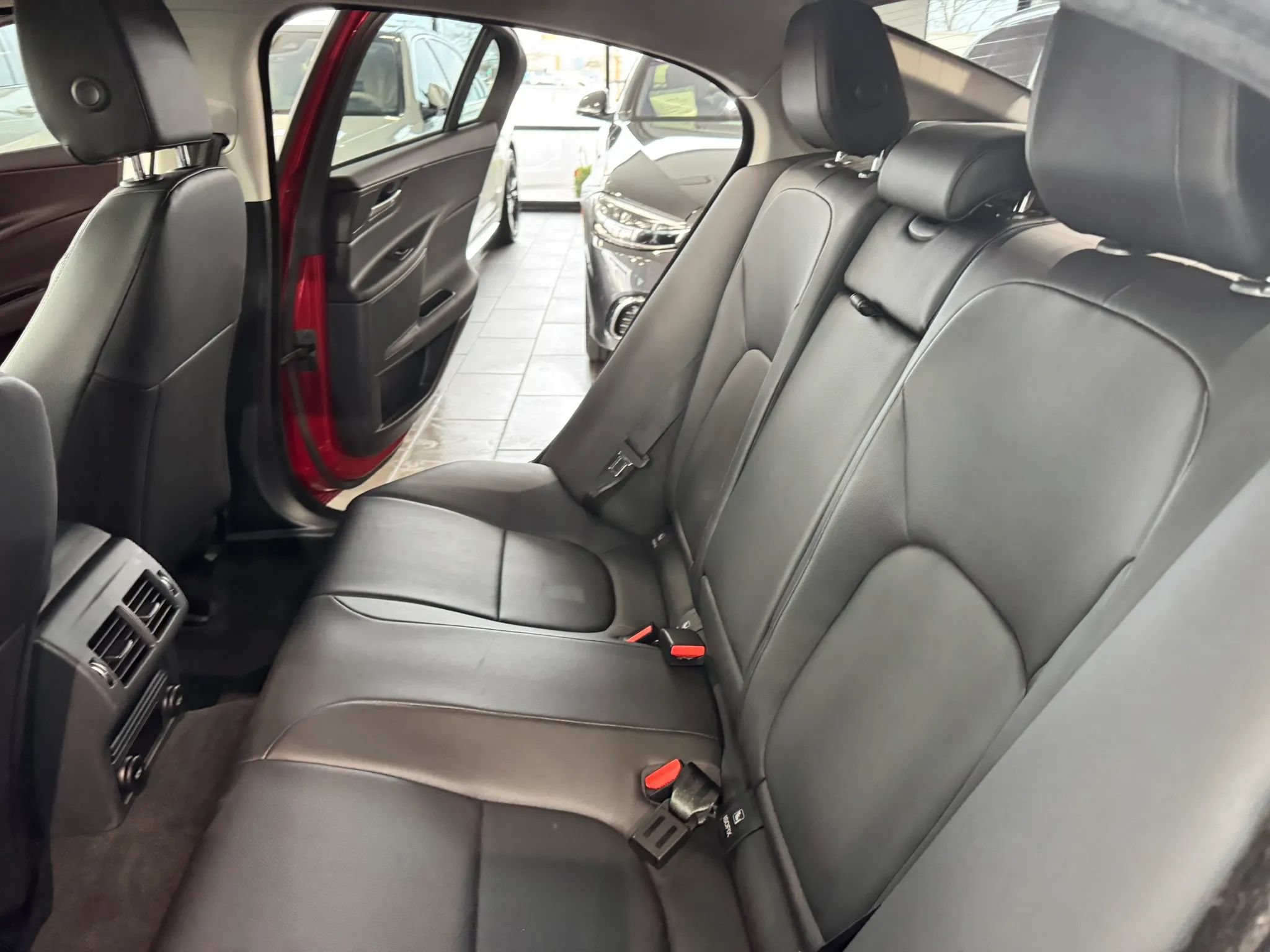 Used 2018 Jaguar XE Premium AWD/4WD image 19