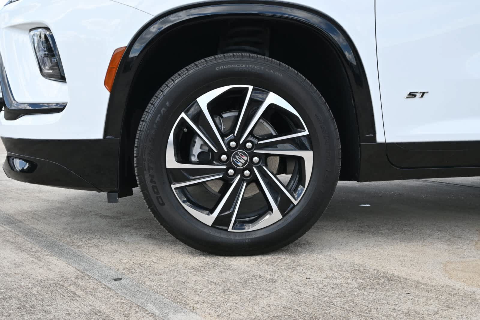 Used 2025 Buick Enclave Sport Touring FWD image 24