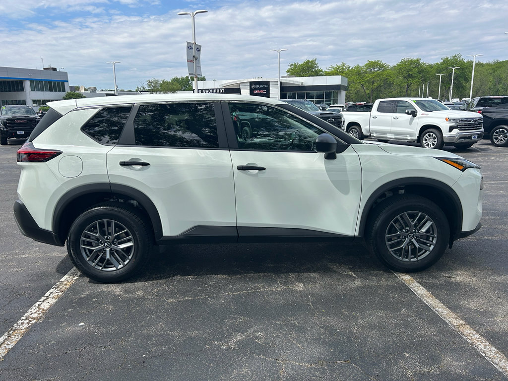 Used 2023 Nissan Rogue S AWD/4WD image 4