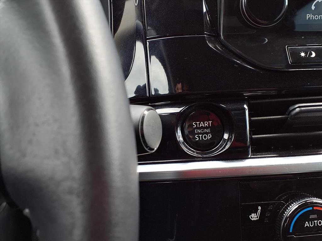 Used 2025 Nissan Pathfinder SL image 13