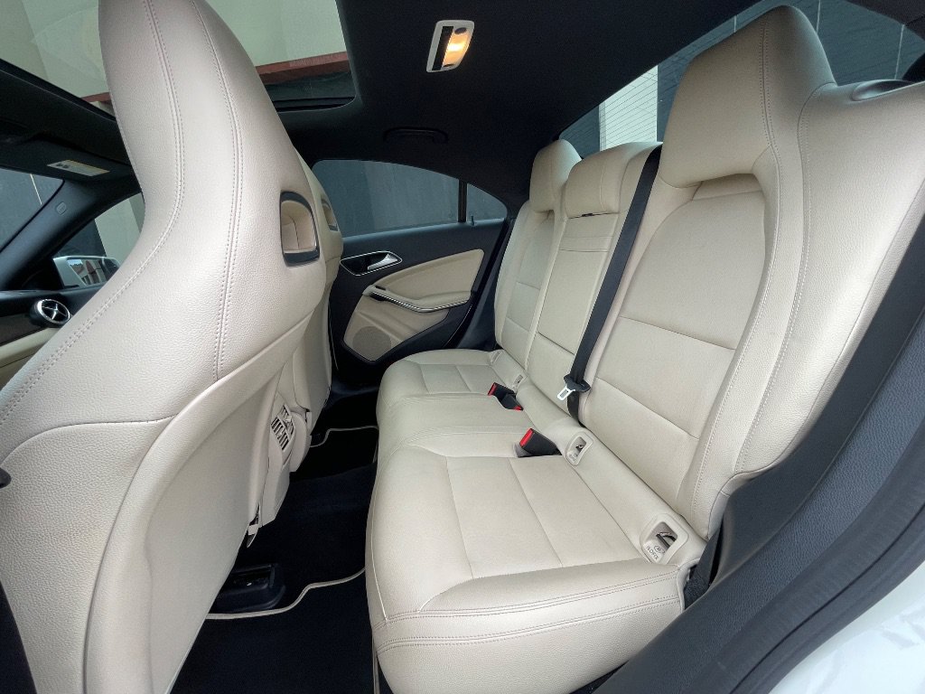 Used 2018 Mercedes-Benz CLA 250 image 32