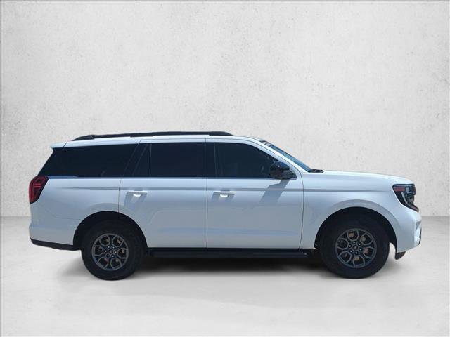 Used 2025 Ford Expedition Active RWD image 4