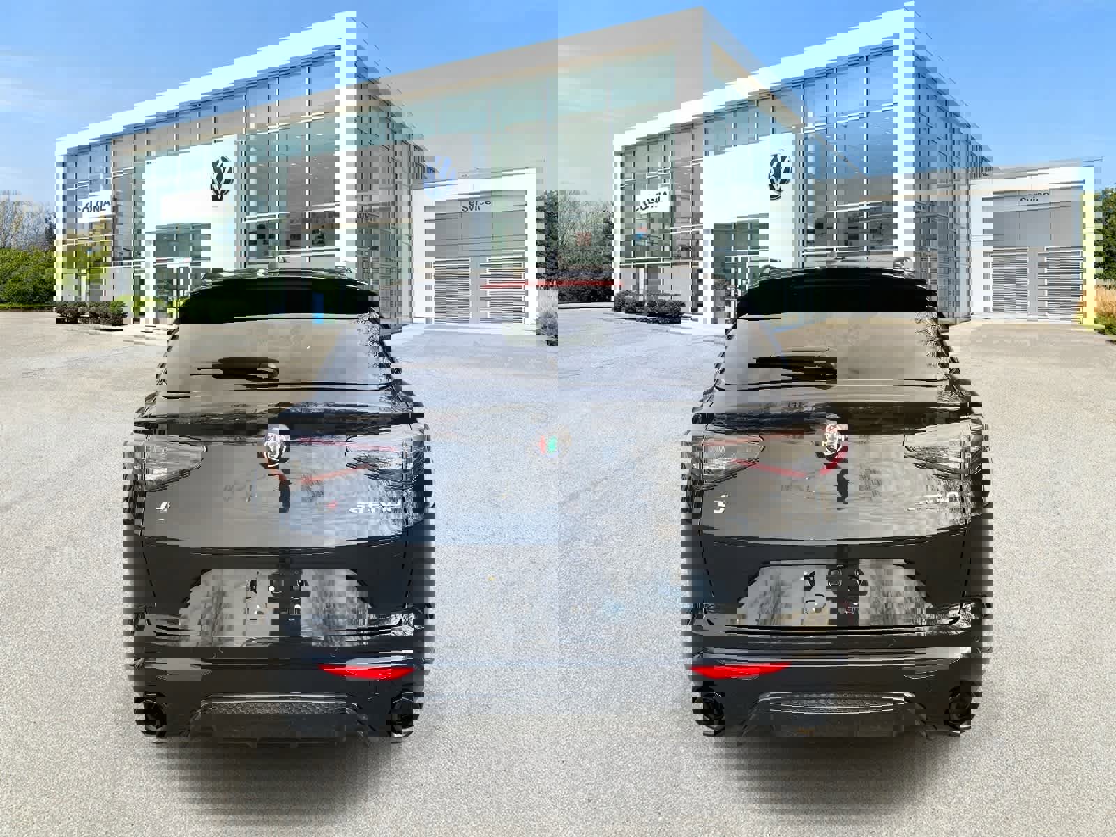 Used 2024 Alfa Romeo Stelvio AWD image 4