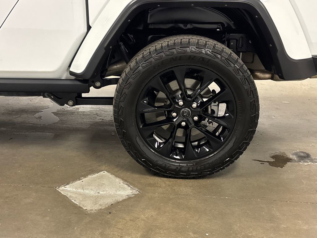 Used 2025 Jeep Gladiator Sport image 12