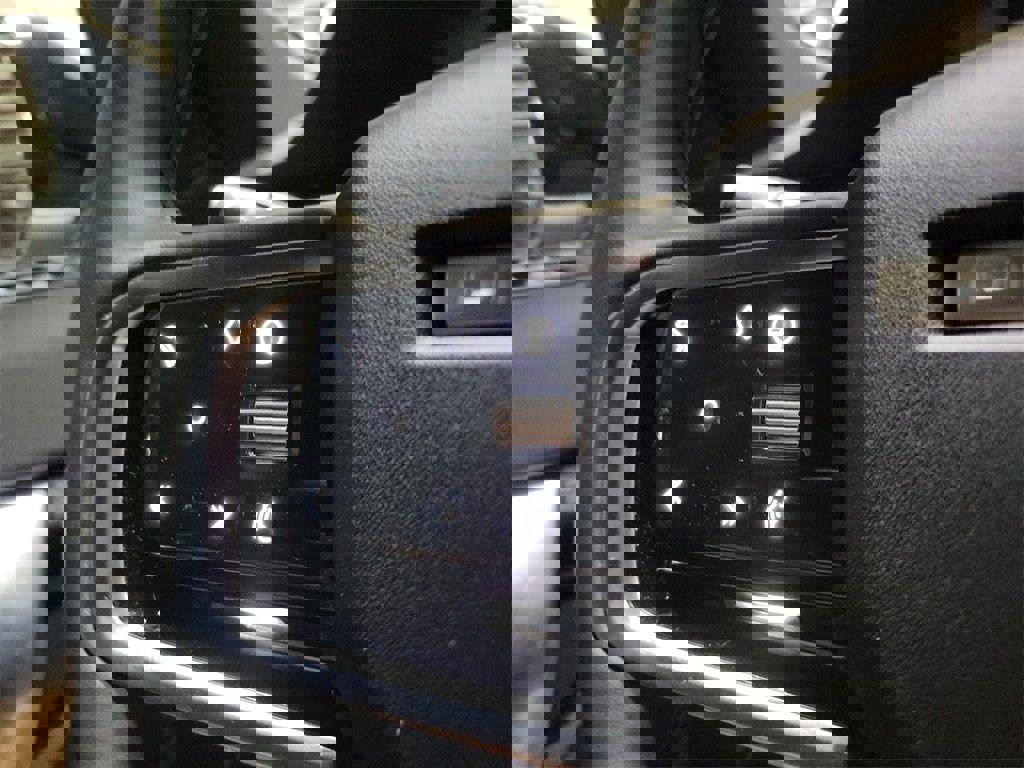 New 2025 Land Rover Discovery Sport Dynamic SE image 15