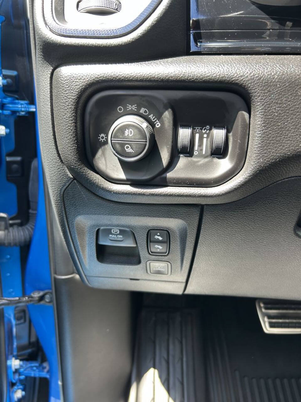 Used 2025 RAM 1500 Rebel w/ G/T Package AWD/4WD image 17