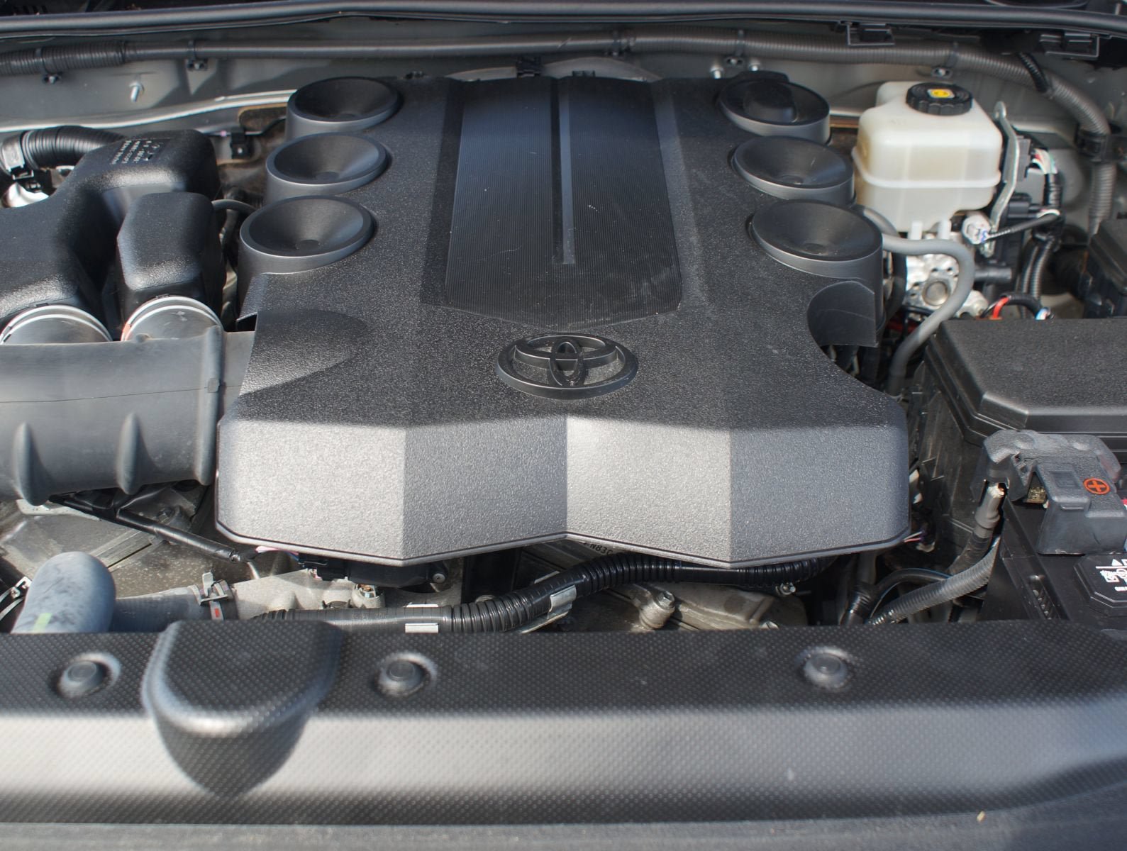 Used 2020 Toyota 4Runner SR5 AWD/4WD image 26