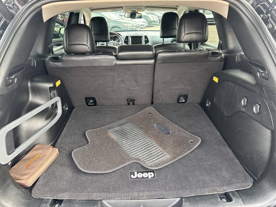 Used 2018 Jeep Cherokee Overland AWD/4WD image 13