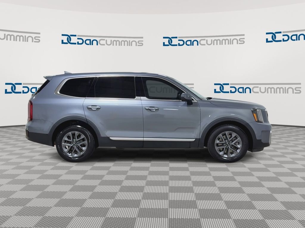 Used 2024 Kia Telluride LX image 2