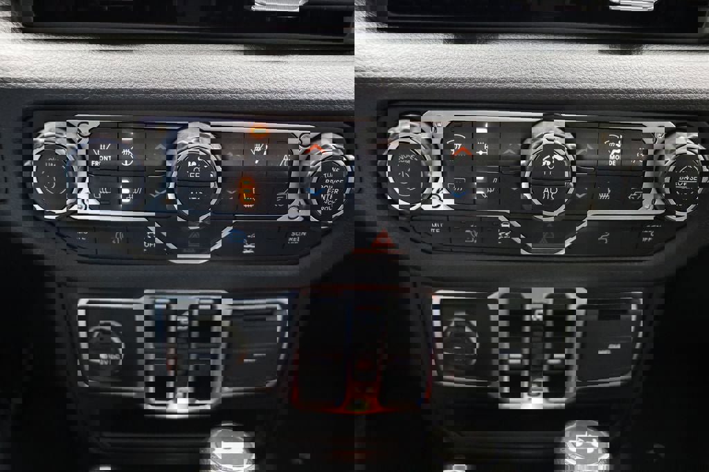 Used 2024 Jeep Wrangler Unlimited w/ Convenience Group image 22